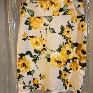 Gorgeous Yellow and White Floral Pencil Skirt, Knee Length, Women’s Size 2X, $10